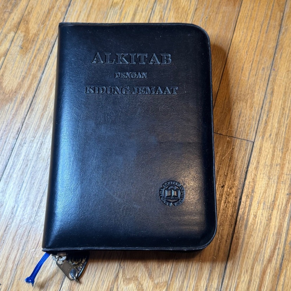 Alkitab Indonesian Bible Kidung Jemaat 1999 Black Zippered Case Silver -READ - Picture 1 of 7